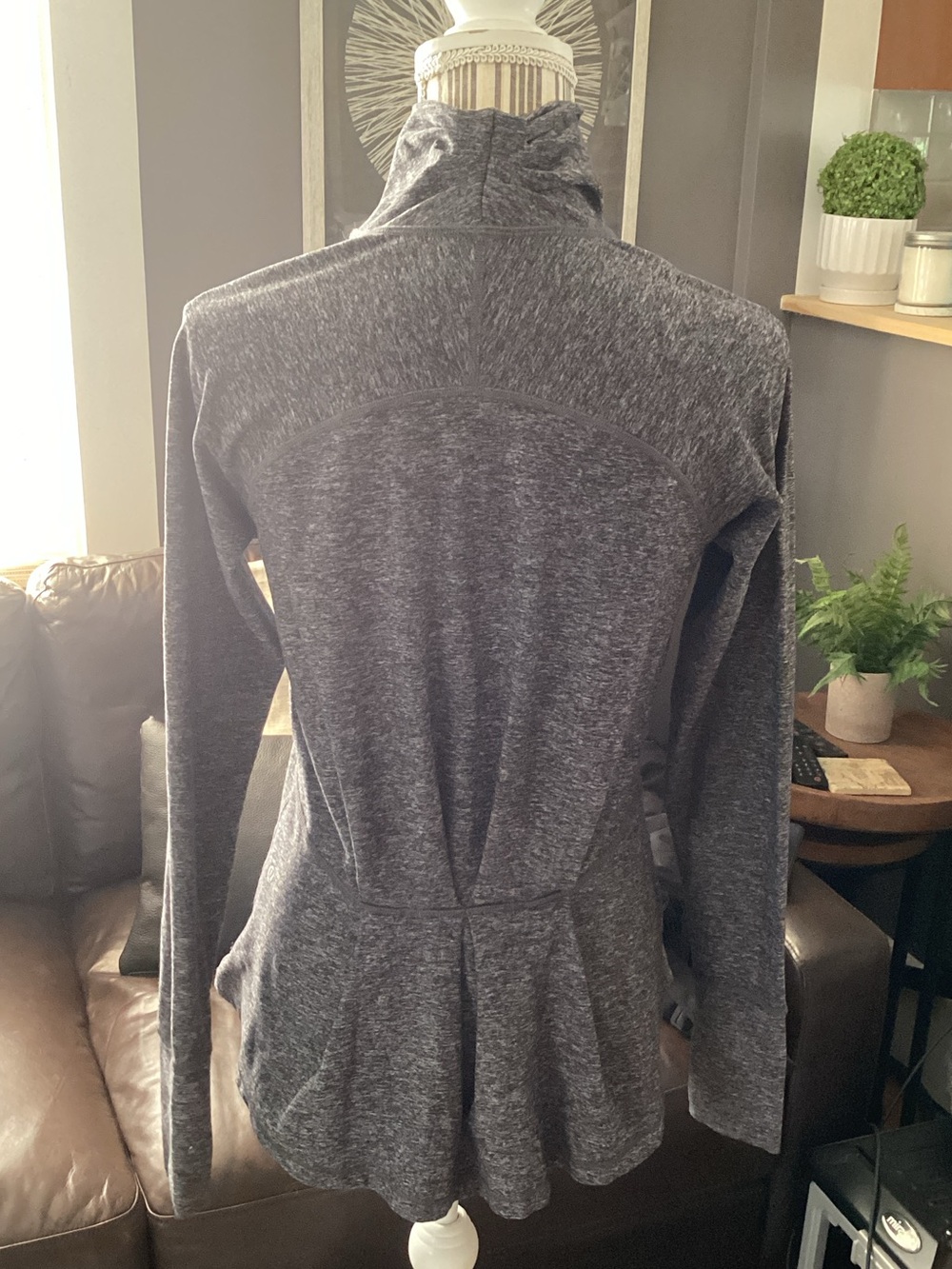 lululemon athletica Heathered Dark Gray Long Sleeve Shirt *Vintage*